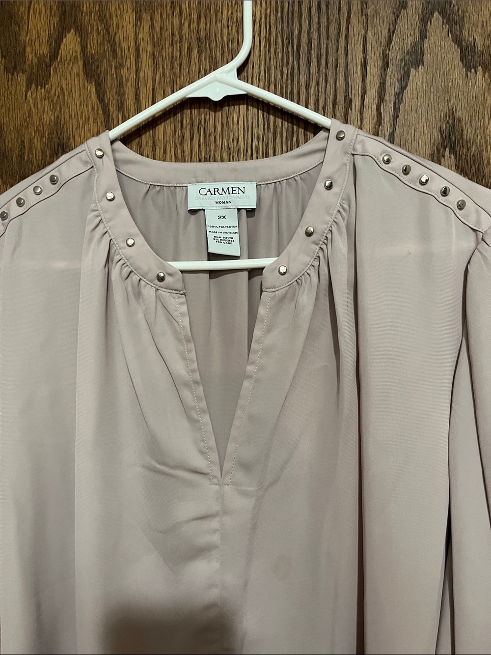 Carmen Marc Valvo Dusty Rose V-Neck Long Sleeve Blouse with Stud Trim - Picture 3 of 4